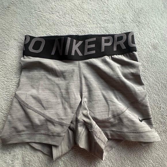 Gray Nike pros - Picture 1 of 2